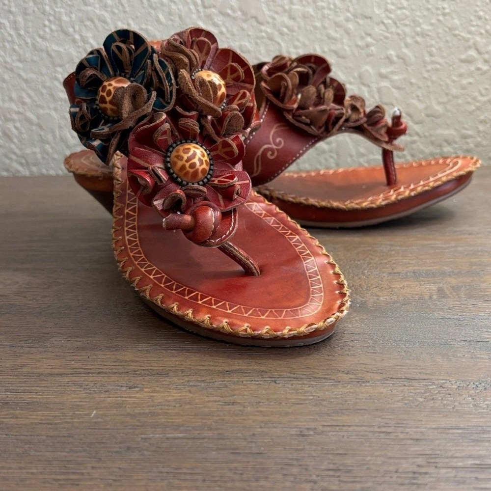Elite by Corkys 7 Robin Brown Leather Floral Heeled Thong Sandals Boho *read*
